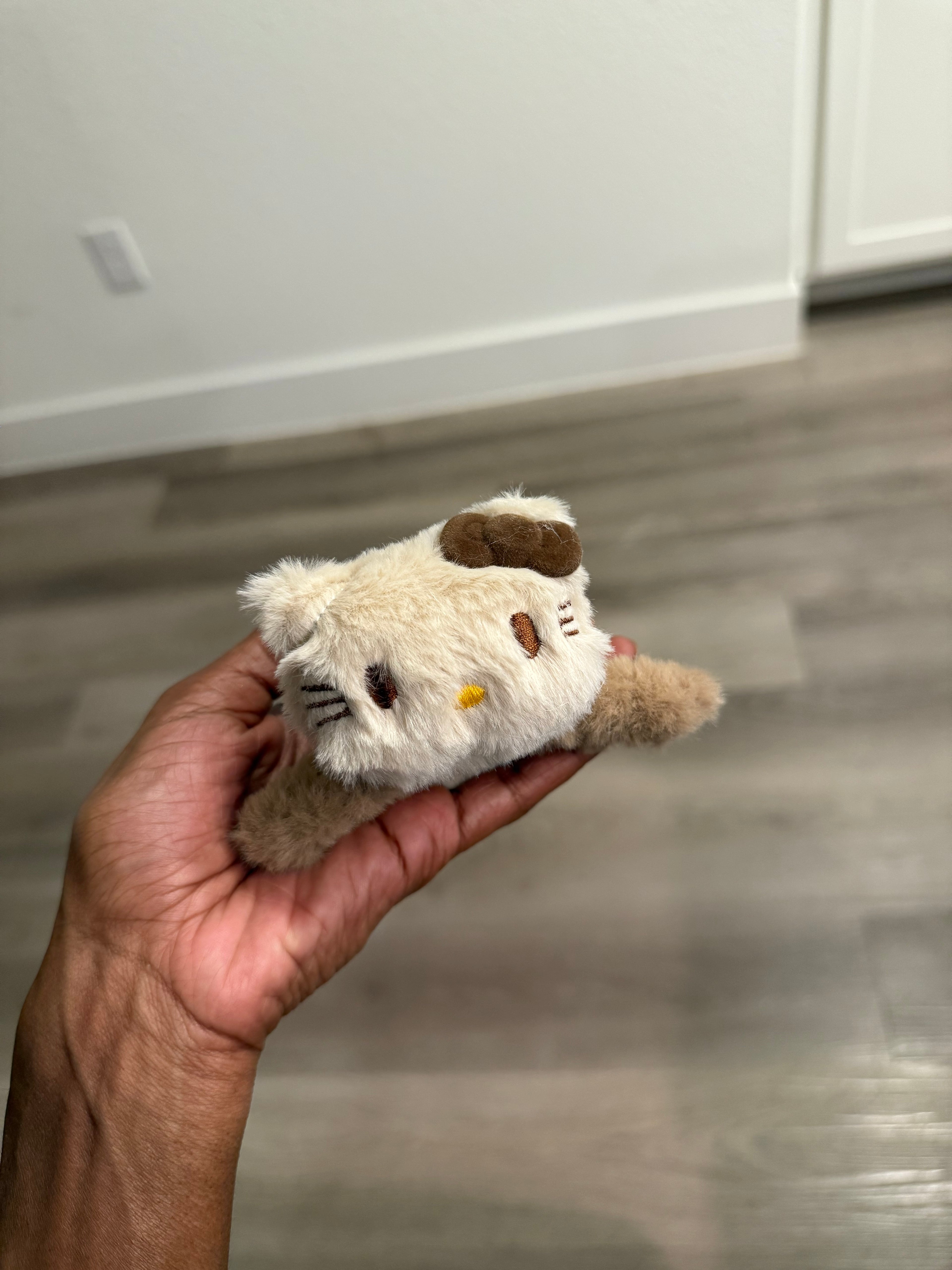 Hello Kitty Furrr Hair Clip- Tan Kitty
